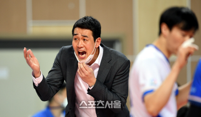 [포토] 작전 지시하는 고희진 감독