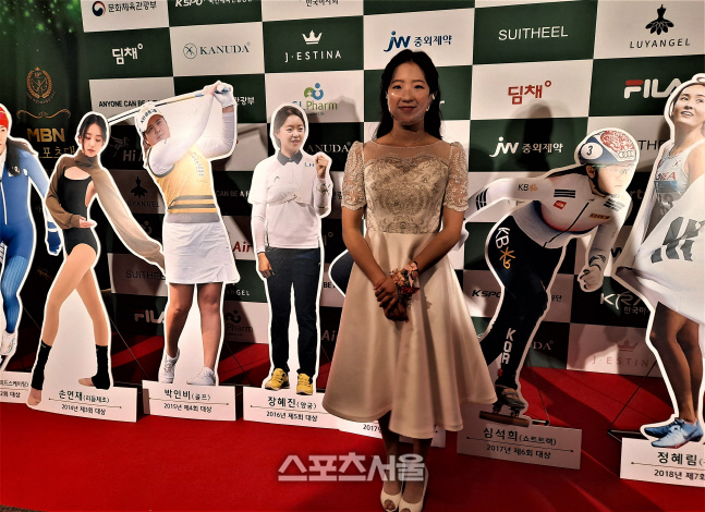 신유빈 "국대 선발전 출전, 현재로선 알 수 없다...손목골절 치료가 우선"