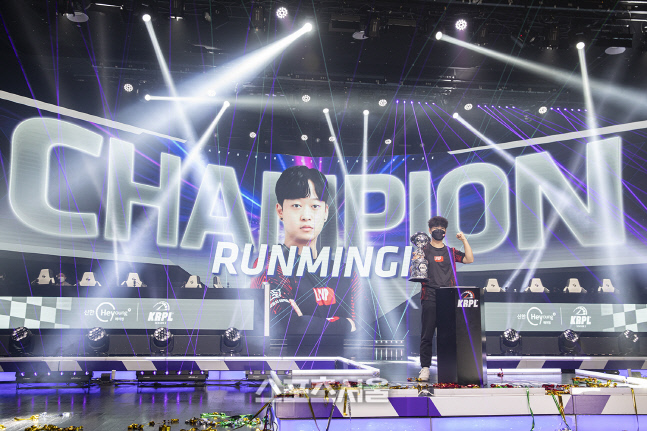 시즌2_결승전_개인전 우승자 RUNMINGI
