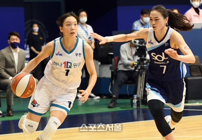 [포토]하나원큐 신지현, 뚫었다!