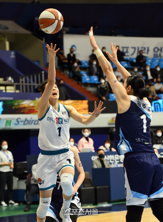 [포토]하나원큐 신지현, 한 박자 빠르게!