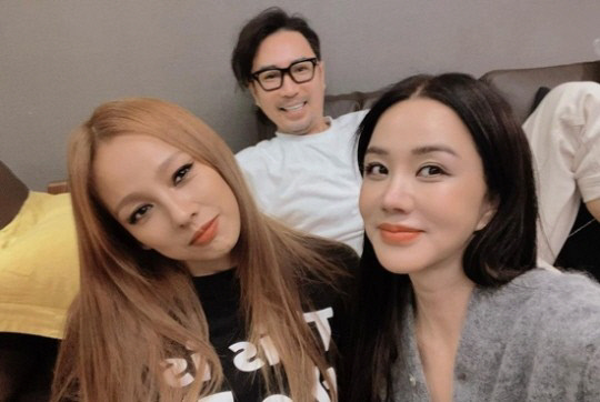 "소탈한 언니들" 이효리X엄정화, 메이크업 포기못하는 이유? [★SNS]