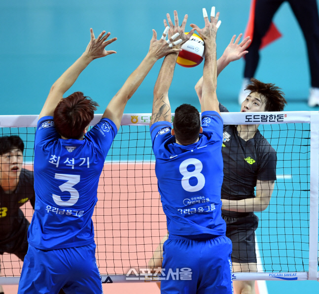 [포토] 김선호 '블로킹에 걸렸어'