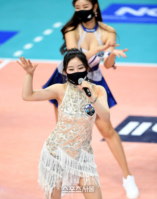 [포토] 우리카드 치어리더 '매혹적인 목소리로'