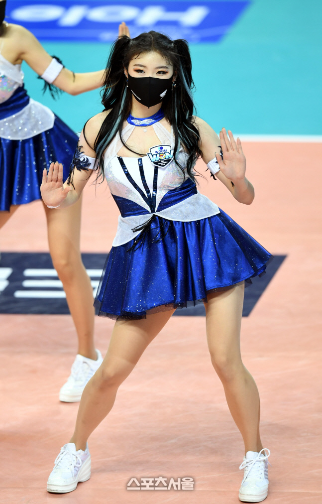 [포토] 우리카드 치어리더 '깜찍하게'