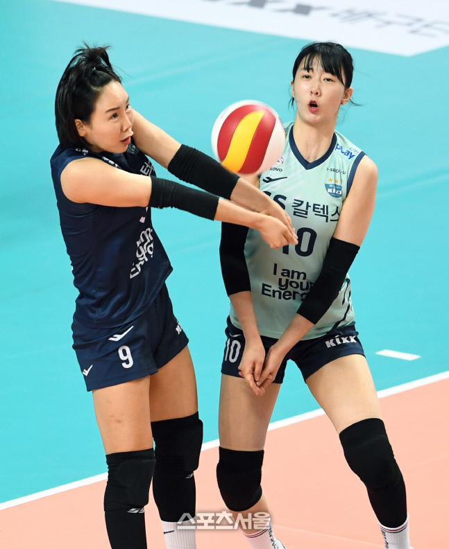 [포토]GS칼텍스 오지영-강소휘, 충돌에도 끝까지!