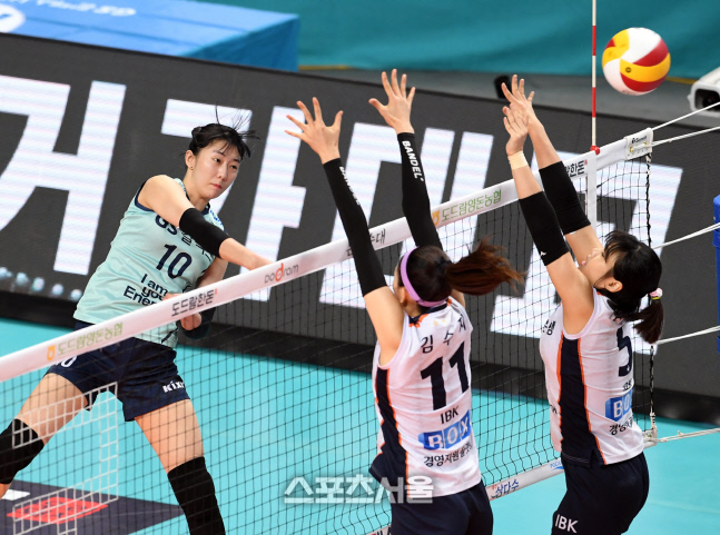 [포토]GS칼텍스의 공격을 이끄는 강소휘