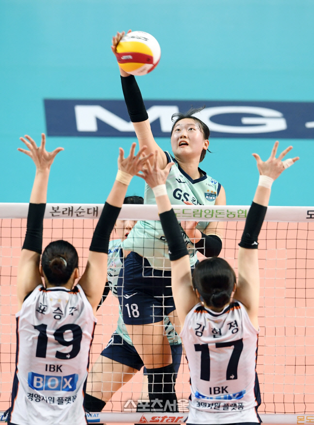 [포토]GS칼텍스 권민지, 과감하게!