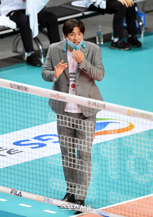 [포토]GS칼텍스 차상현 감독, 침착하게!