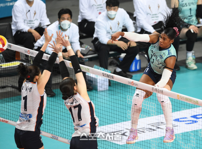 [포토]GS칼텍스의 승리를 이끈 모마