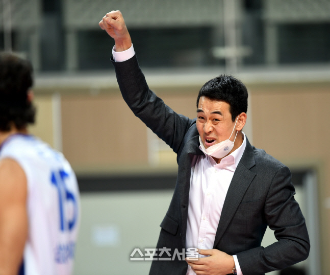 [포토] 고희진 감독 \'작전지시도 리얼하게\'