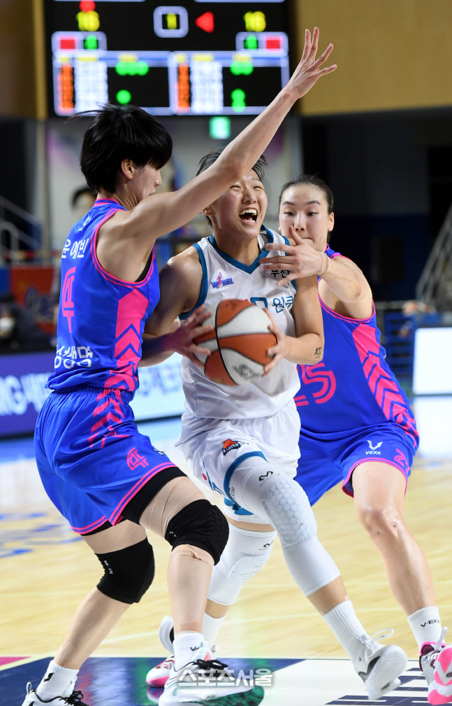 [포토] 정예림 '과감한 돌파'