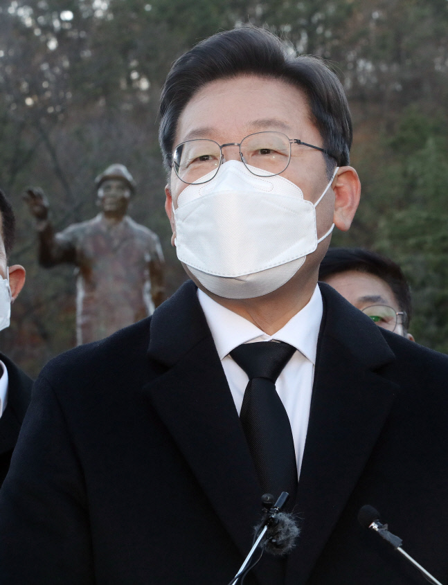 이재명 "子 불법도박 사실, 아비로서 머리 숙여 사과드린다"