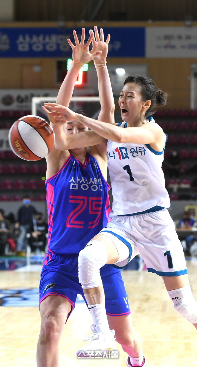 [포토] 신지현 '파울이야'