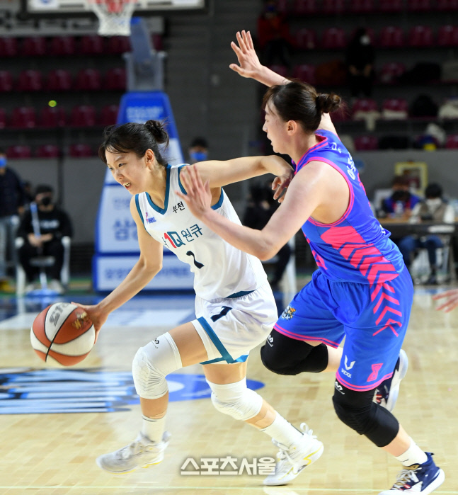 [포토] 신지현 '따라오지 마'