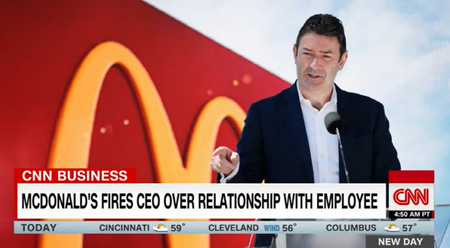 맥도날드 전 CEO, 직원과 성관계 들통나 퇴직금 1200억원 반납