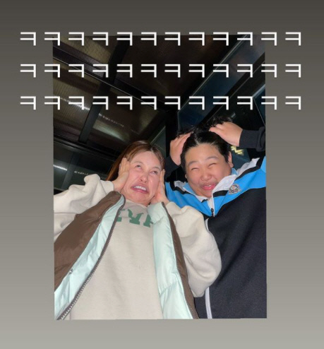 '25살 차이' 아이비, 이종혁子 이준수와 엽기 셀카 "ㅋㅋㅋㅋㅋㅋㅋㅋ"[★SNS]