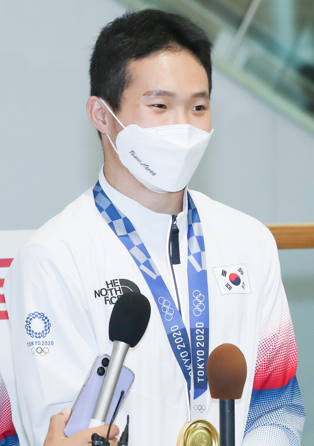 '택시기사 폭행' 체조 금메달리스트 신재환, 검찰에 불구속 송치