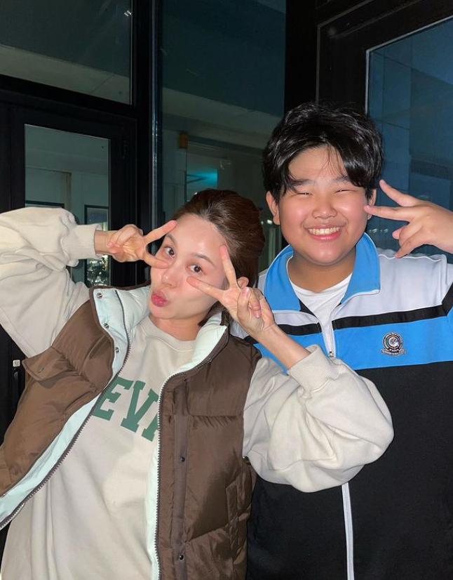 머리가 하나 더? 이종혁子 준수, 15세에 180cm.. 아이비 "키 180된 10준수랑"[★SNS]