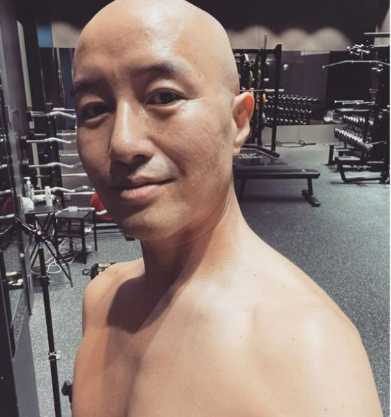 "방역수칙 위반 아냐" 홍석천,새벽4시 운동사진 해명.."헬스장 아닌 스튜디오"