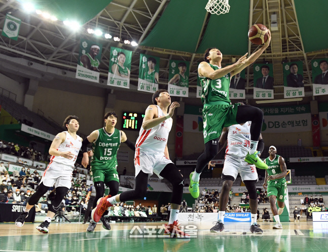 [포토]DB 허웅, 과감한 돌파로