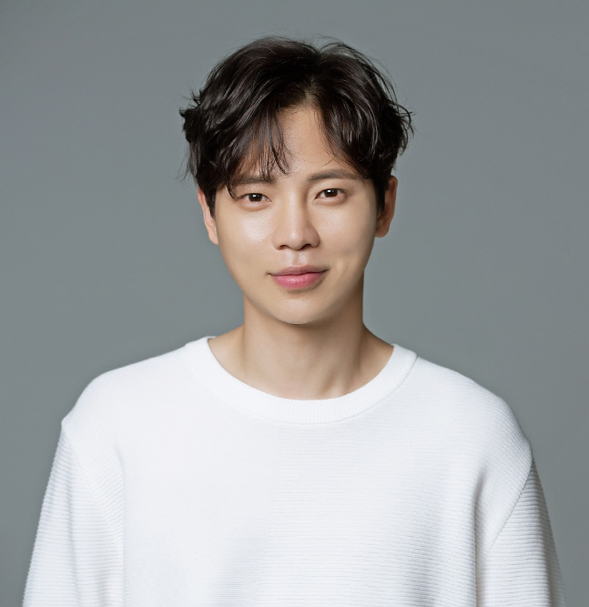[사진] 고건한, 네오스 엔터테인먼트와 재계약 체결