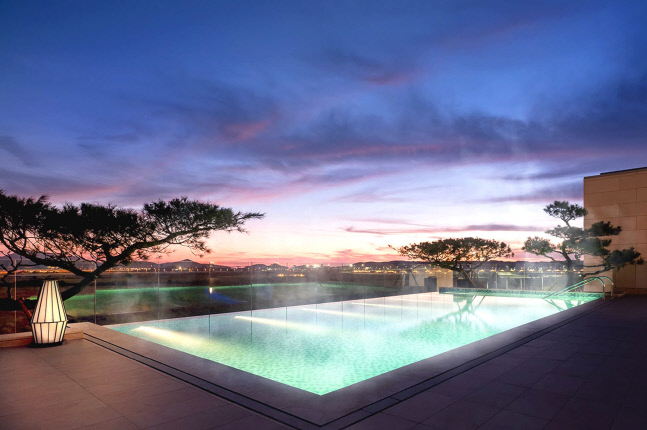 파라다이스시티_씨메르, 사계절 온수풀 ‘인피니티풀’