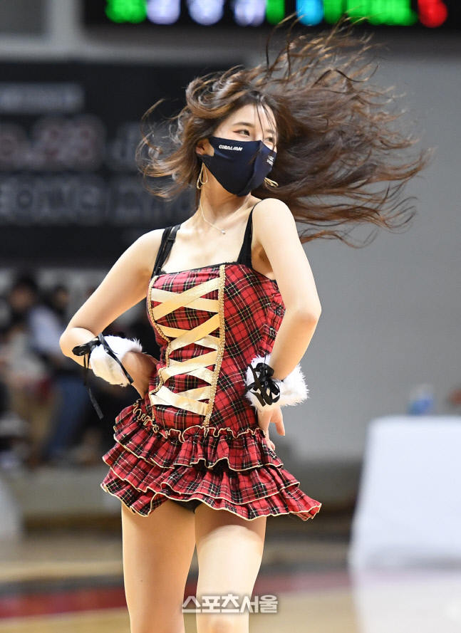 [포토]KGC 치어리더, 아름답게 머리 날리며...