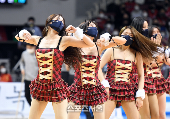 [포토]KGC 치어리더, 크리스마스 분위기로!