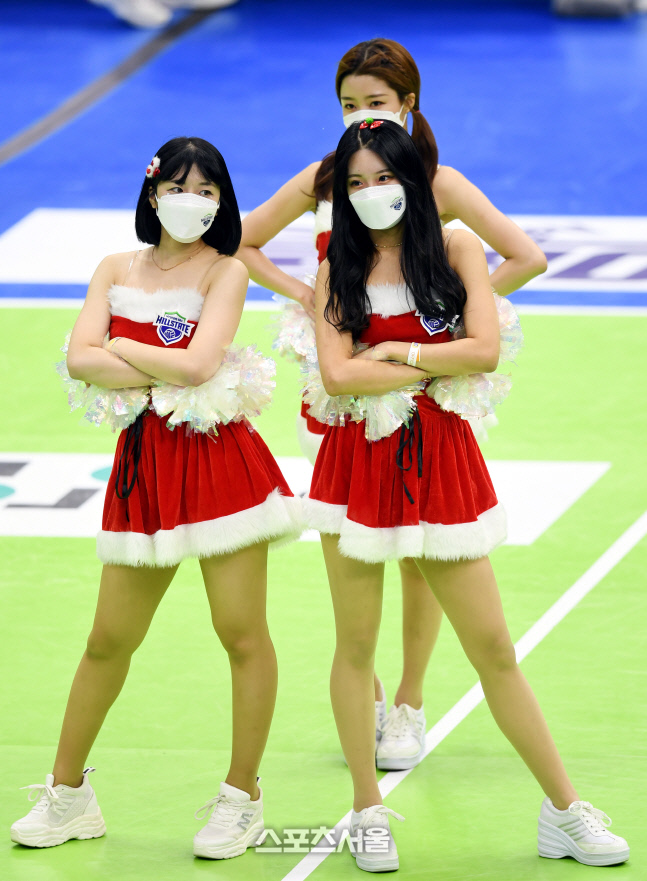 [포토] 현대건설 치어리더 '미녀 산타로 변신'