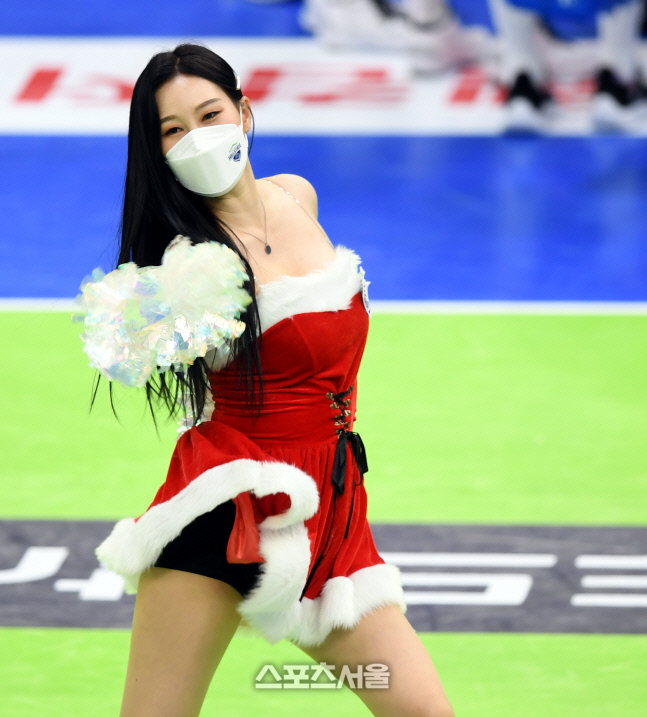 [포토] 현대건설 치어리더 '섹시 웨이브'