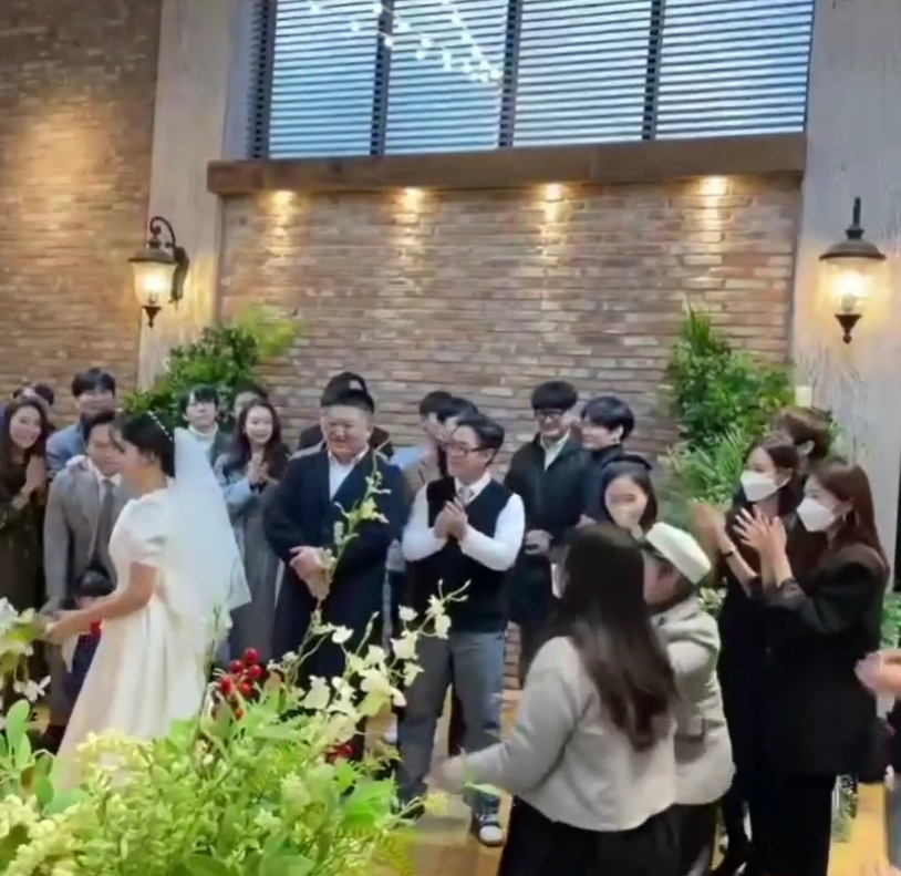 박나래, 이시언♥ 서지승 부케 받았다 어쩌나... "머리가 띵하네요"