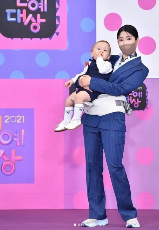 비혼모 사유리 "1년전 남몰래 아이낳고 방송은퇴도 생각" 뭉클한 수상소감 