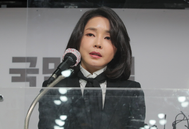[속보]김건희 "잘 보이려 경력 부풀려 제 불찰, 남편 비난받아 괴롭다"[전문]