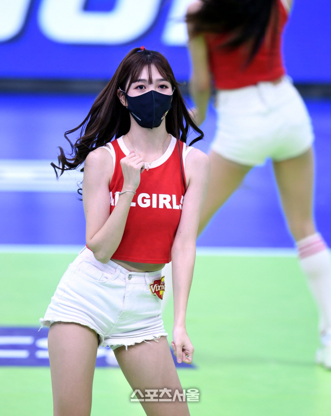 [포토] 한국전력 치어리더 '초롱초롱한 눈망울'