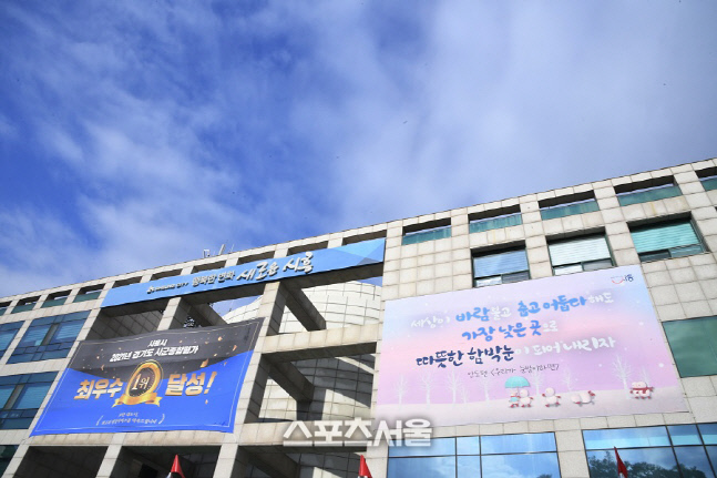 12월_시흥시청 최근 전경1 (3)