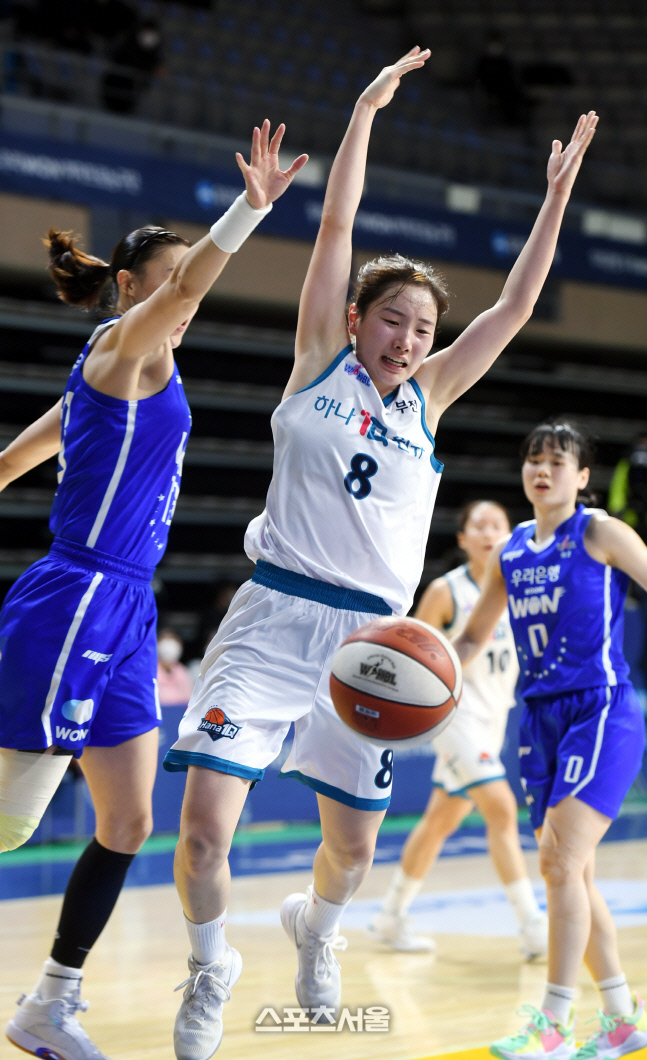 [포토] 김지영 '파울 아닌가'