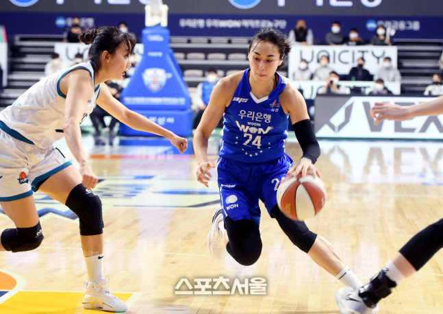 [포토] 과감한 돌파 시도하는 김소니아