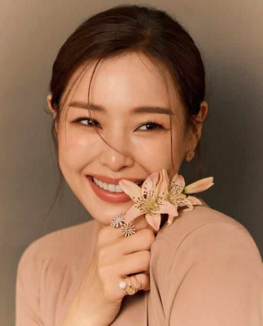 "이러니 반하지" '새색시' 이하늬,화보서 우아한 세련美 여신