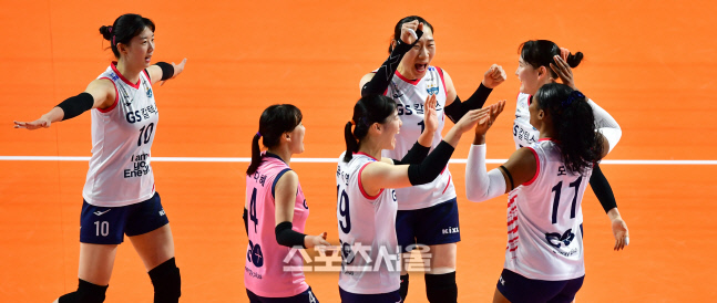 득점환호 GS 선수들[포토]