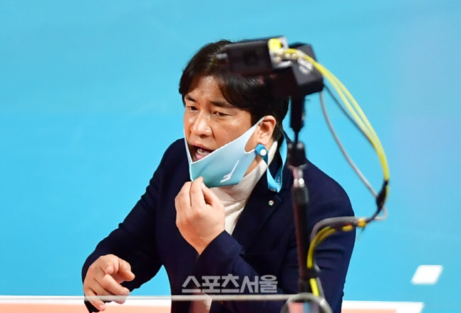 '아 숨좀 쉬자' GS 차상현 감독[포토]