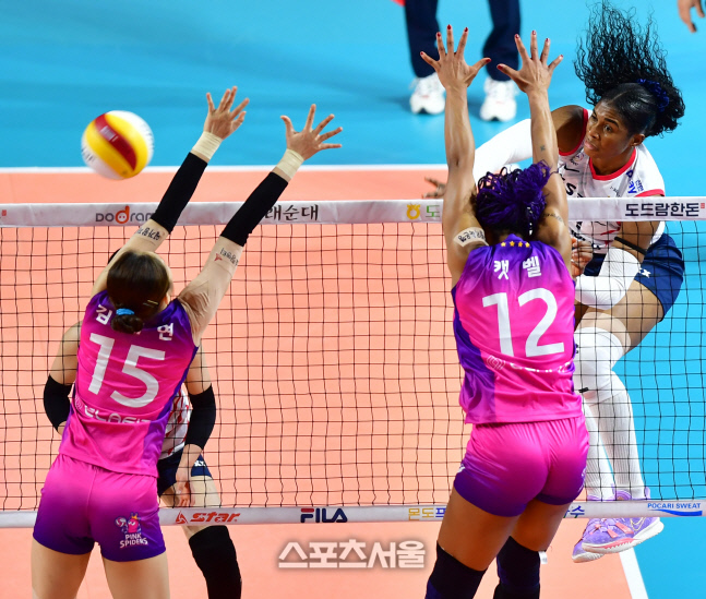 '대각선으로 딱!'GS 모마[포토]