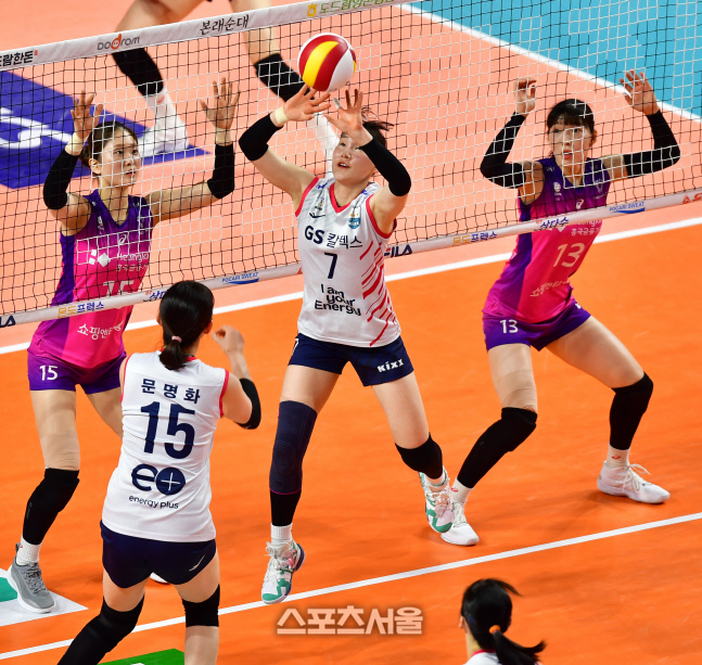 '볼 필요하신 분!!'GS 안혜진[포토]