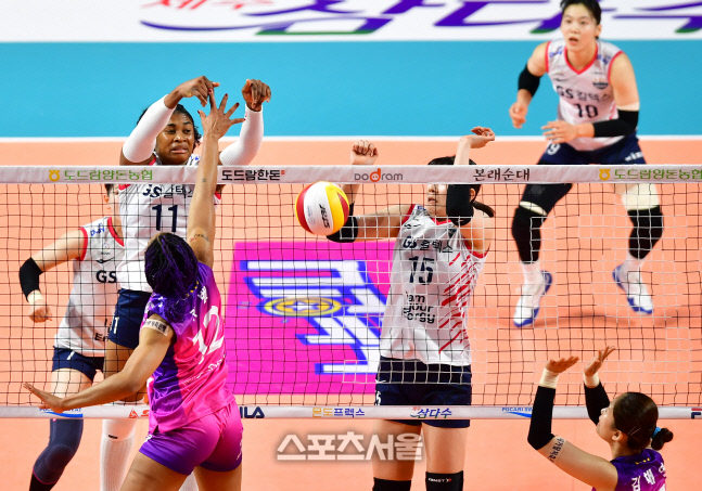 '내가 이겼다!'GS 모마[포토]