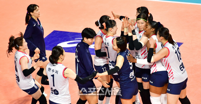 흥국을 3-1로 제압하며 3연패 탈출한 GS[포토]