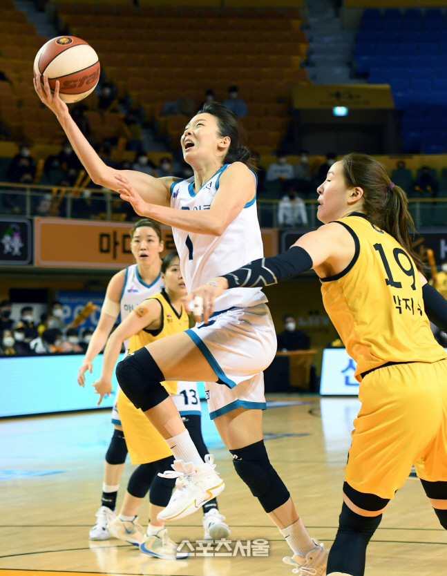 [포토]하나원큐 신지현, 뚤었다!