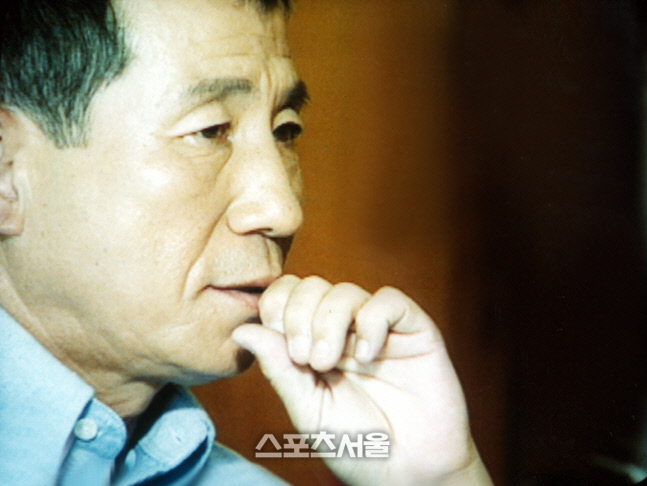 '하얀전쟁' 안정효 작가, 성폭력 의혹 담은 책 출간돼 논란