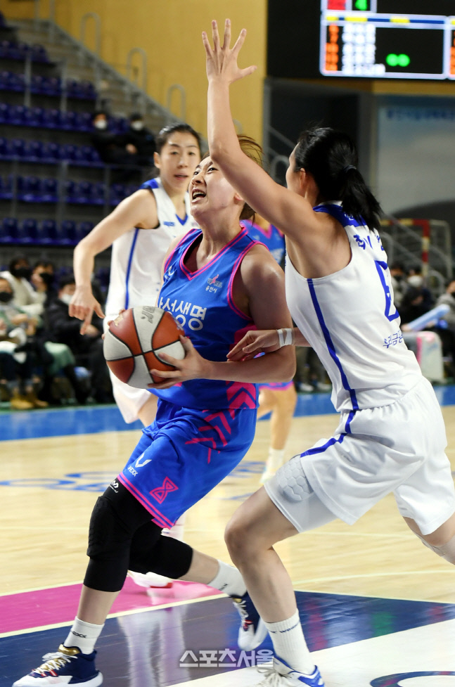 [포토] 이주연 '과감한 돌파'