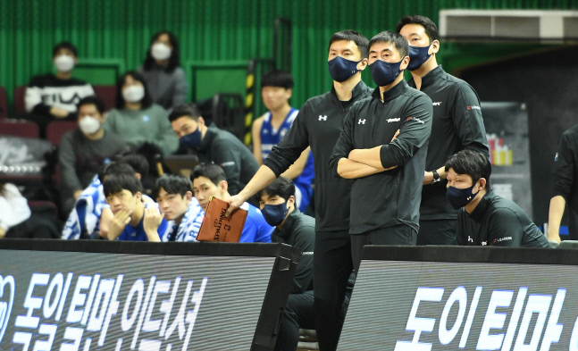 11연패 이상민 감독 "이전보다는 좋았던 경기…로빈슨도 나아져"[패장]