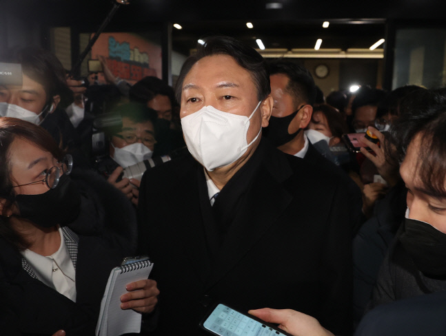 윤석열,오늘 기자회견서 '김종인 뺀' 선대위 쇄신안 발표.."외롭게 홀로 서겠다"